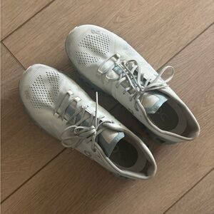 On cloud cloud x shoes size 10